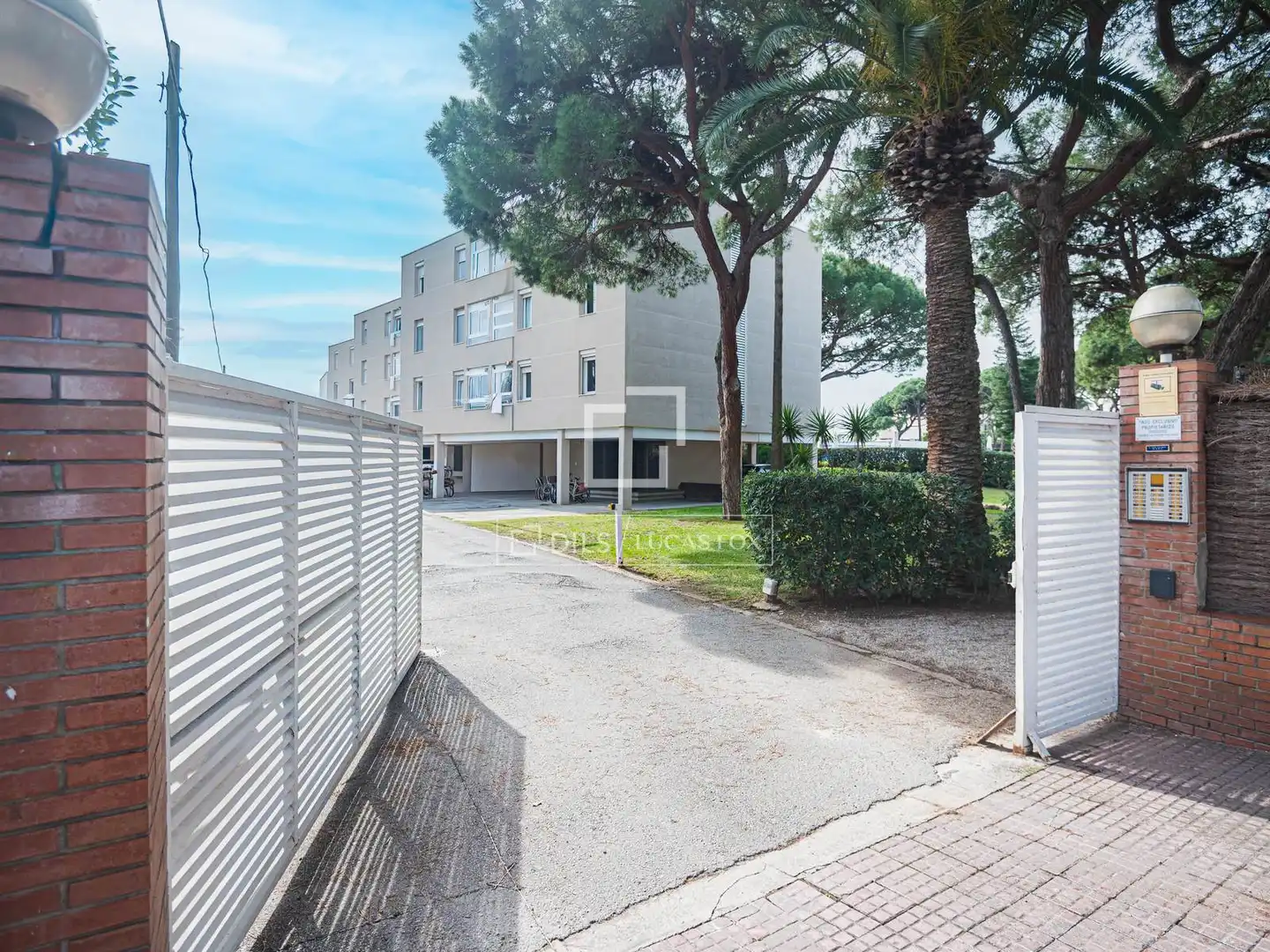 Vista exterior de Pis en venda en Gavà amb Aire condicionat, Calefacció i Jardí privat