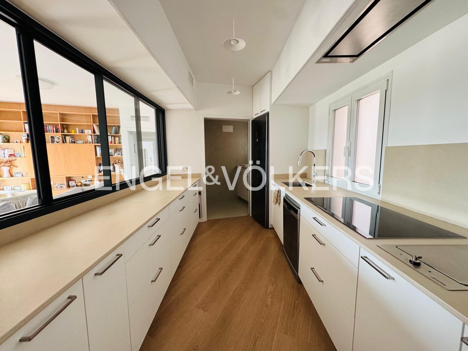 Cuina de Apartament en venda en  Sevilla Capital amb Aire condicionat, Calefacció i Jardí privat