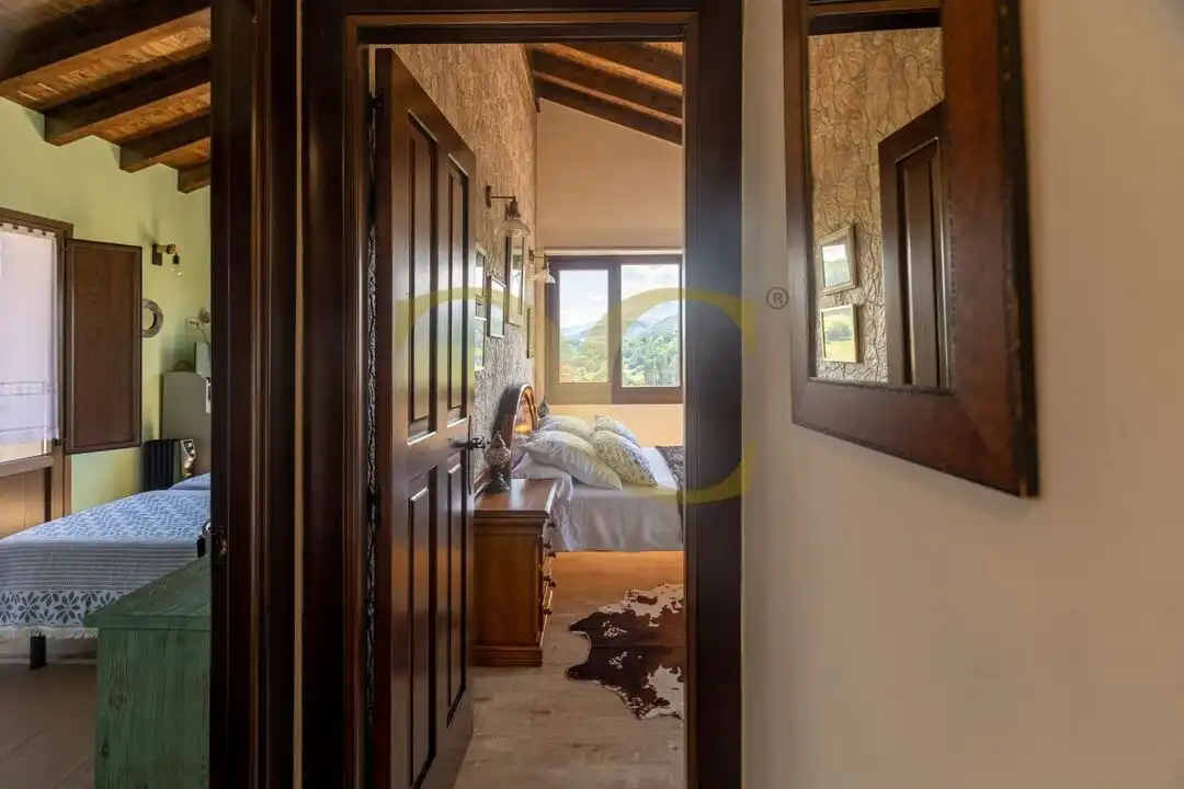 Dormitori de Casa o xalet en venda en Cangas de Onís amb Calefacció, Jardí privat i Terrassa