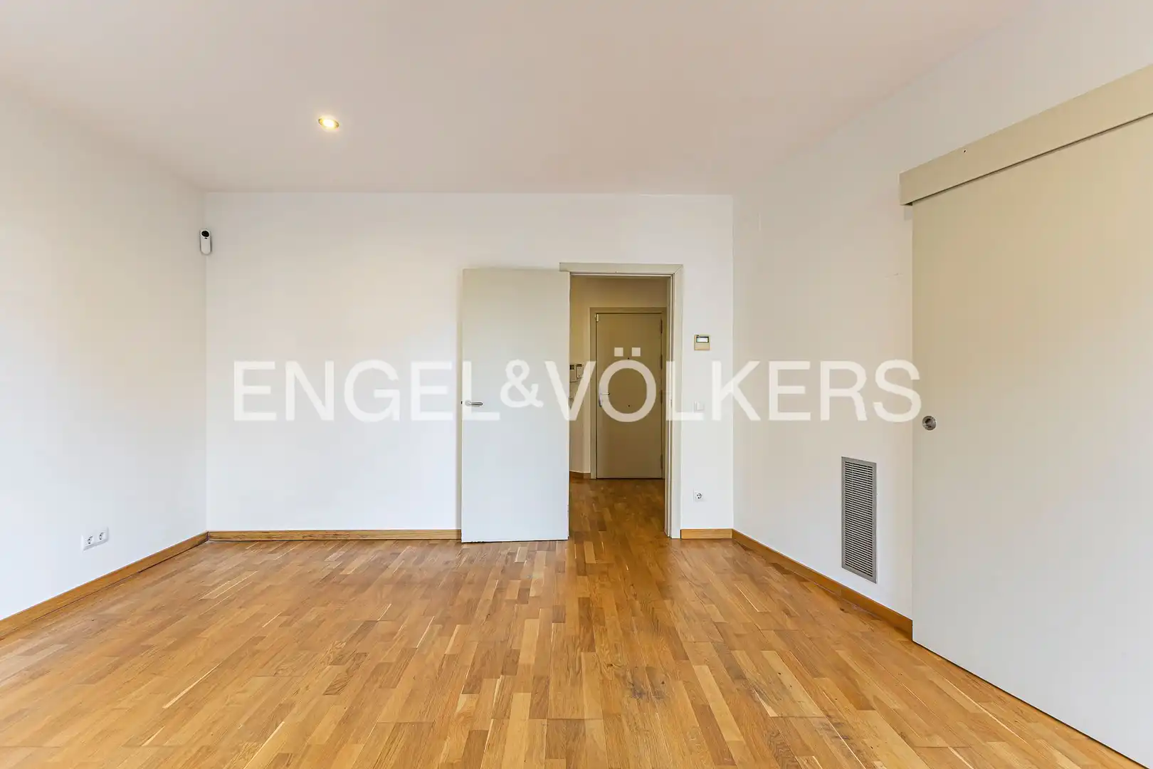 Sala d'estar de Pis en venda en Barcelona amb Aire condicionat, Calefacció i Parquet