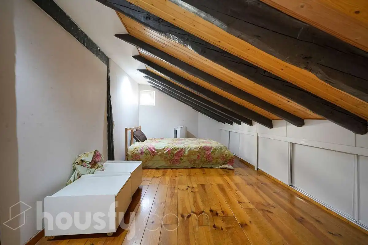 Schlafzimmer von Dachboden zum Verkauf in Madrid