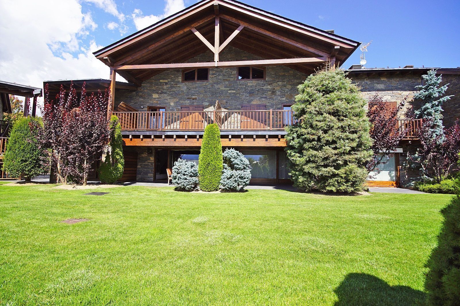 Vista exterior de Casa adosada en venta en Ger con Parquet, Terraza y Amueblado