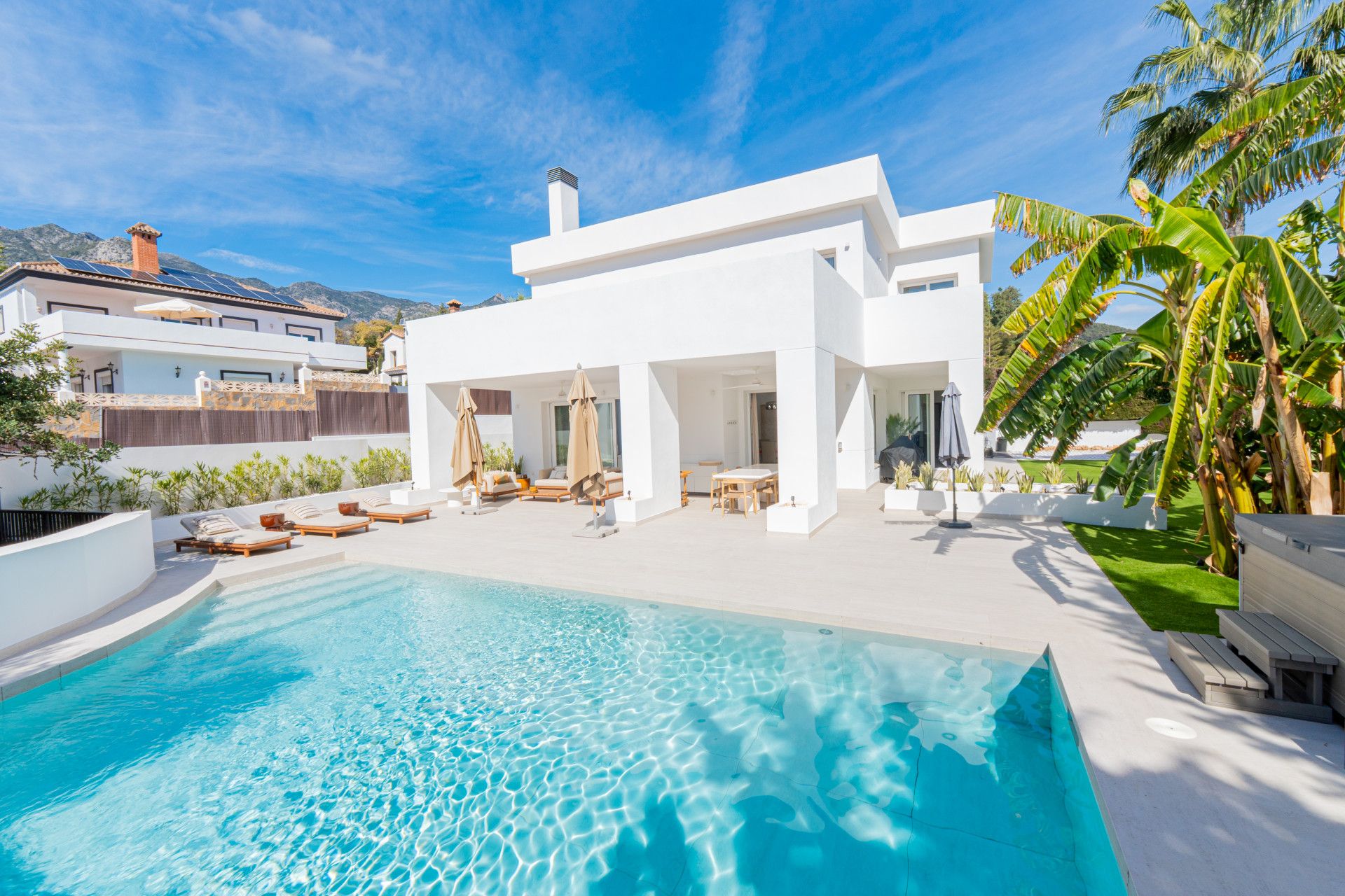 Vista exterior de Casa o chalet en venta en Marbella con Aire acondicionado, Jardín privado y Terraza