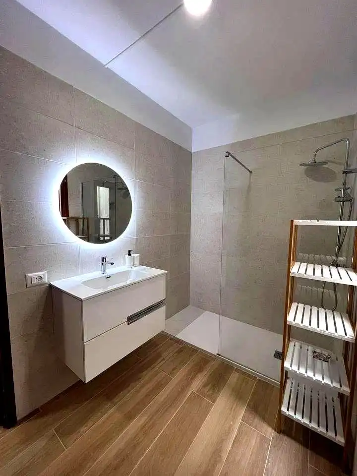 Room in Bartolome Benitez, Gracia