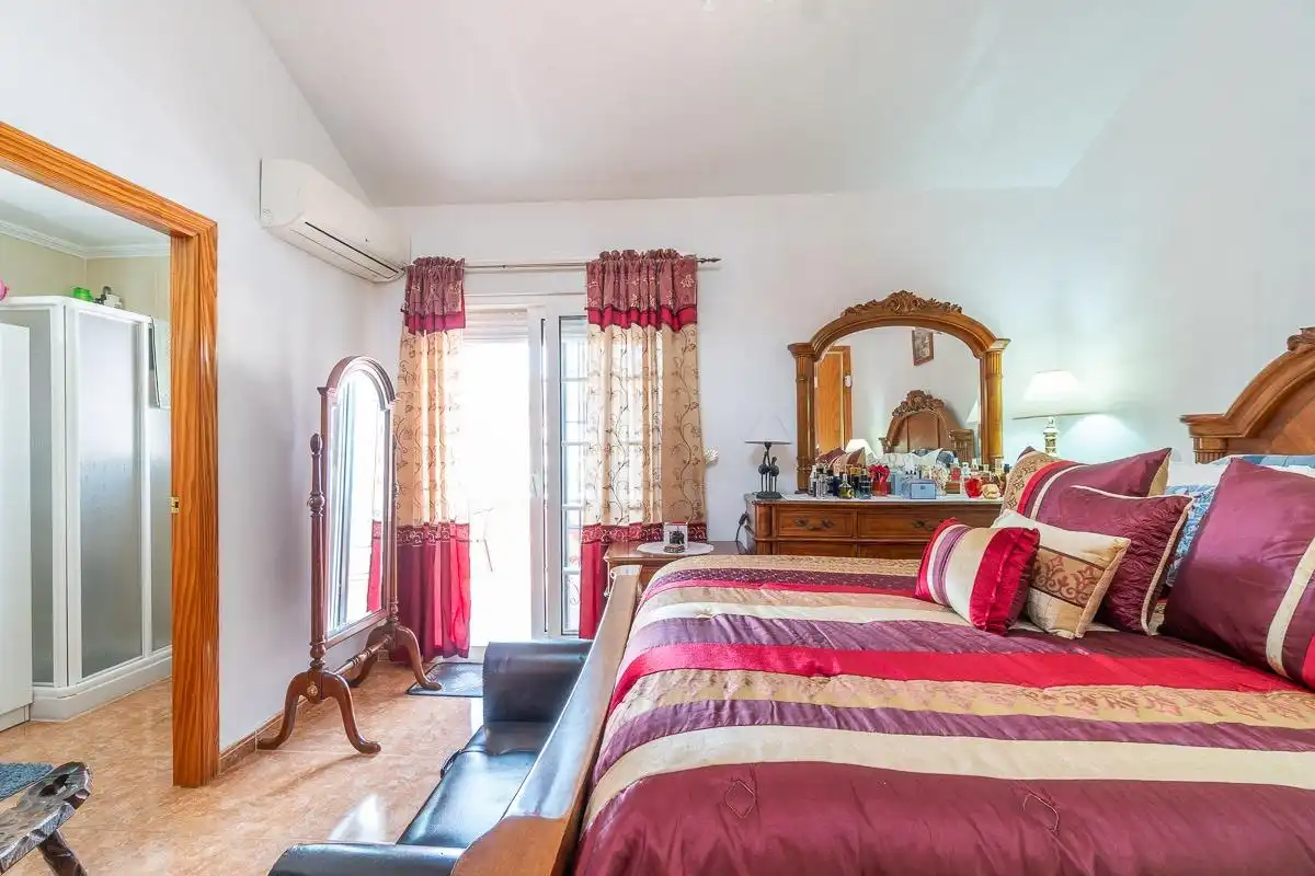 Habitación de Casa o chalet en venta en Orihuela con Aire acondicionado, Jardín privado y Trastero