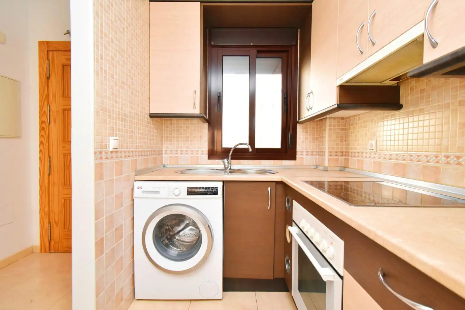 Küche von Wohnung zum Verkauf in Dalías mit Privatgarten, Terrasse und Abstellraum
