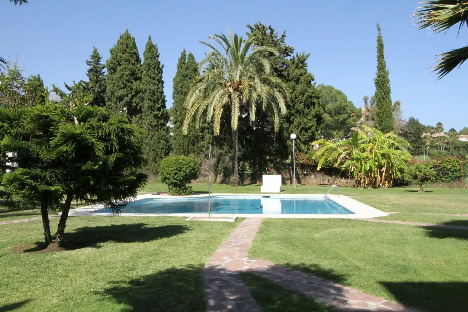 Jardí de Casa adosada en venda en Marbella amb Traster, Moblat i Rentadora