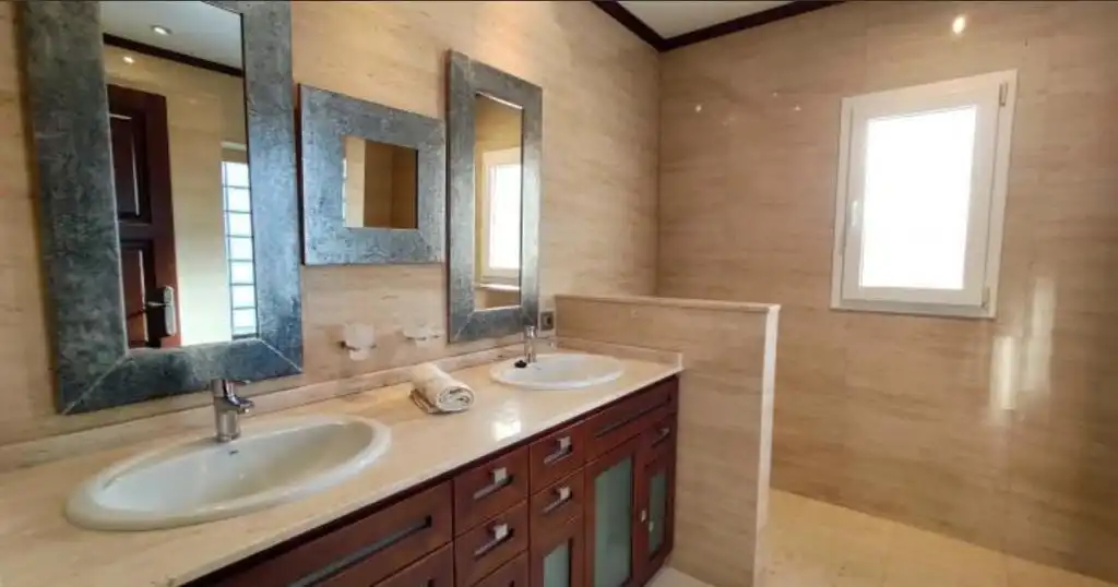 Baño de Casa o chalet de alquiler en Manilva con Amueblado