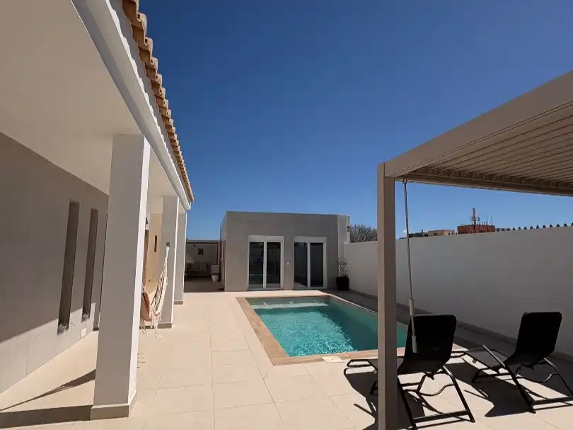 Piscina de Casa o chalet en venta en Almería con Aire acondicionado, Calefacción y Jardín privado