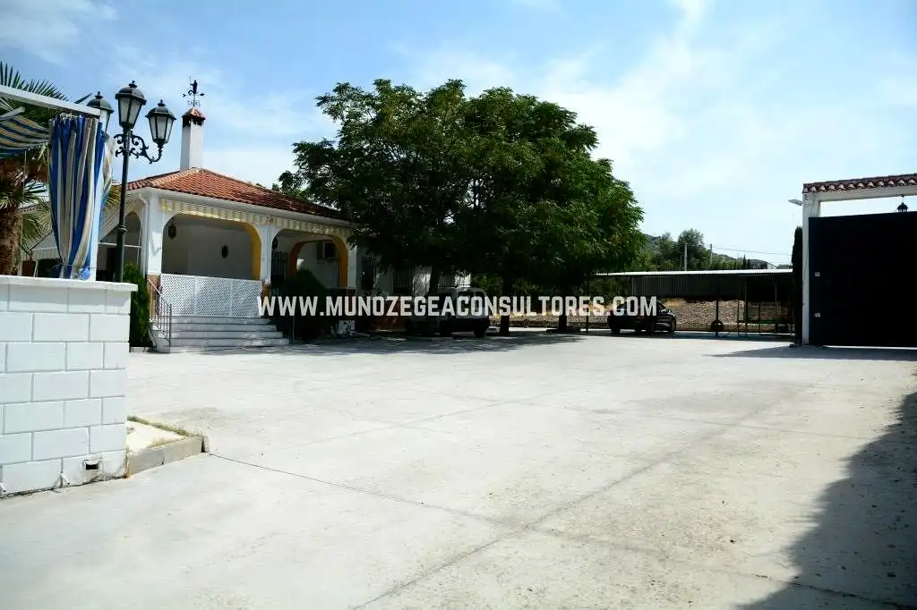 Vista exterior de Casa o chalet en venta en Lucena con Aire acondicionado, Jardín privado y Terraza