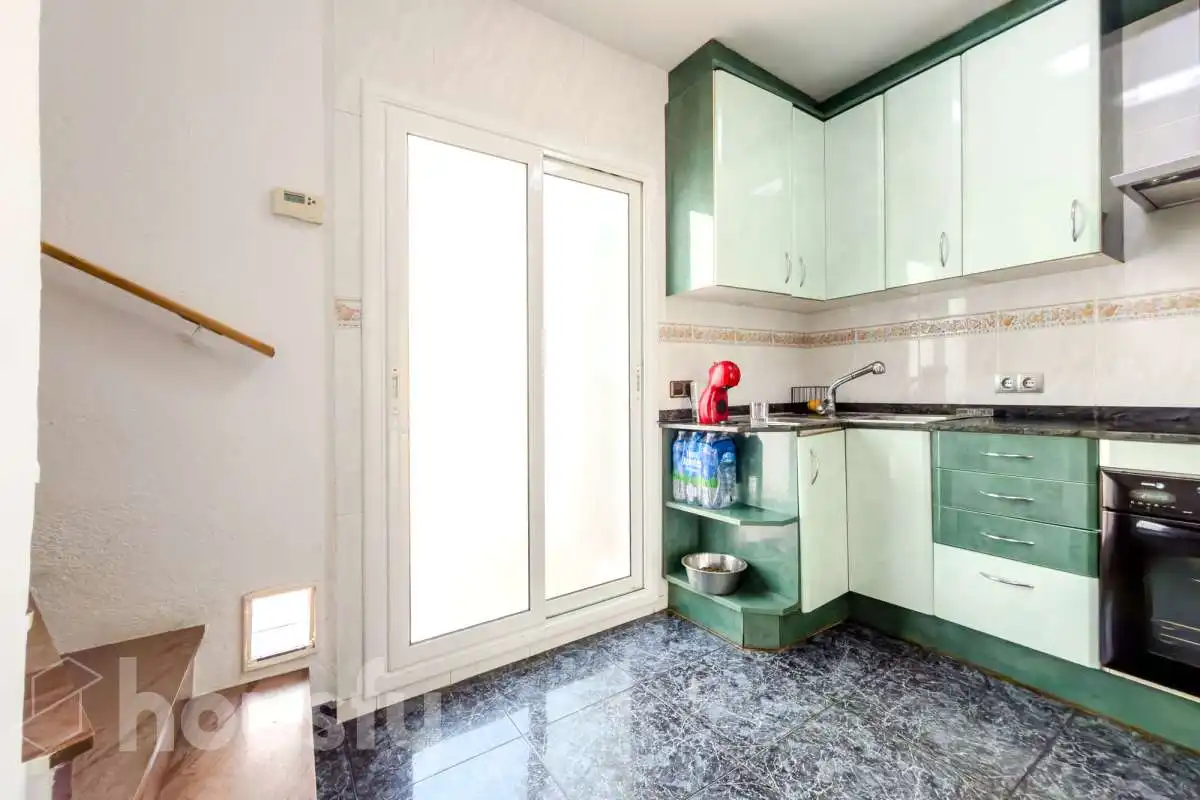Kitchen of Houses for sale in Badalona  with Air Conditioner, Heating and Terrace