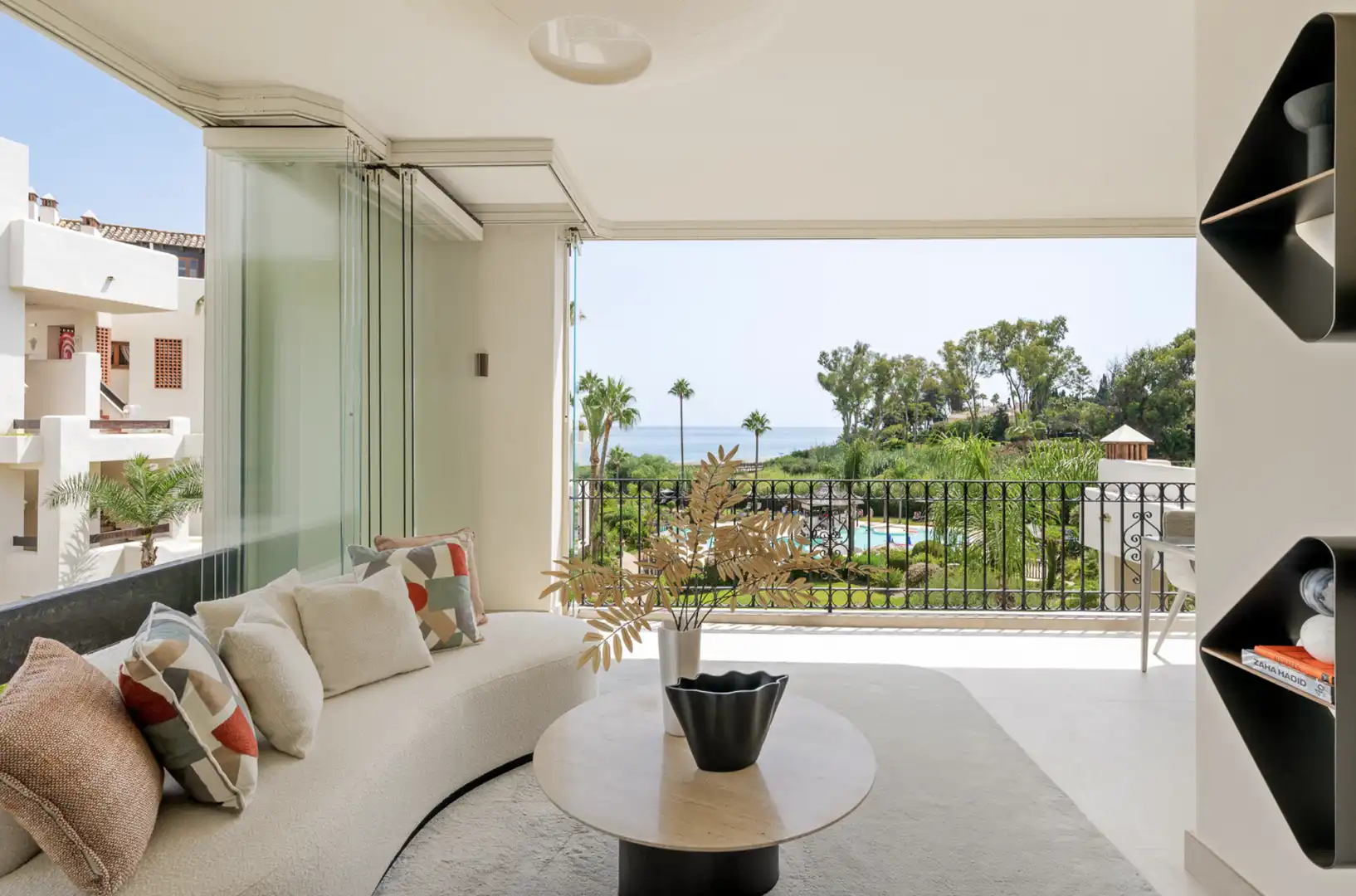 Sala de estar de Apartamento en venta en Estepona con Aire acondicionado, Terraza y Piscina