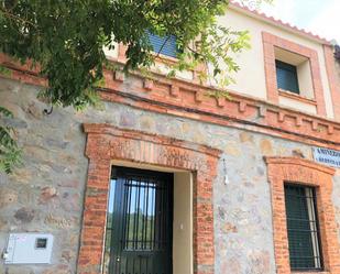 Vista exterior de Casa adosada de lloguer en Alía