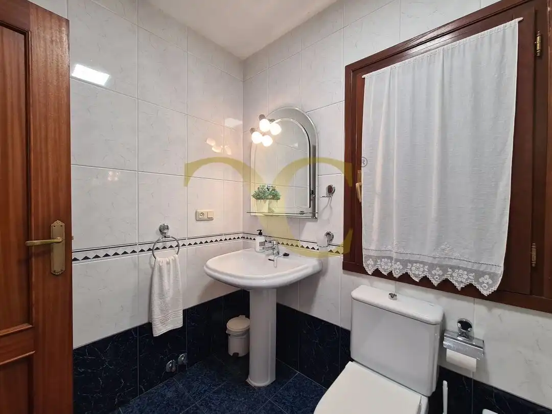 Bany de Casa o xalet en venda en Peñamellera Alta amb Calefacció, Jardí privat i Terrassa