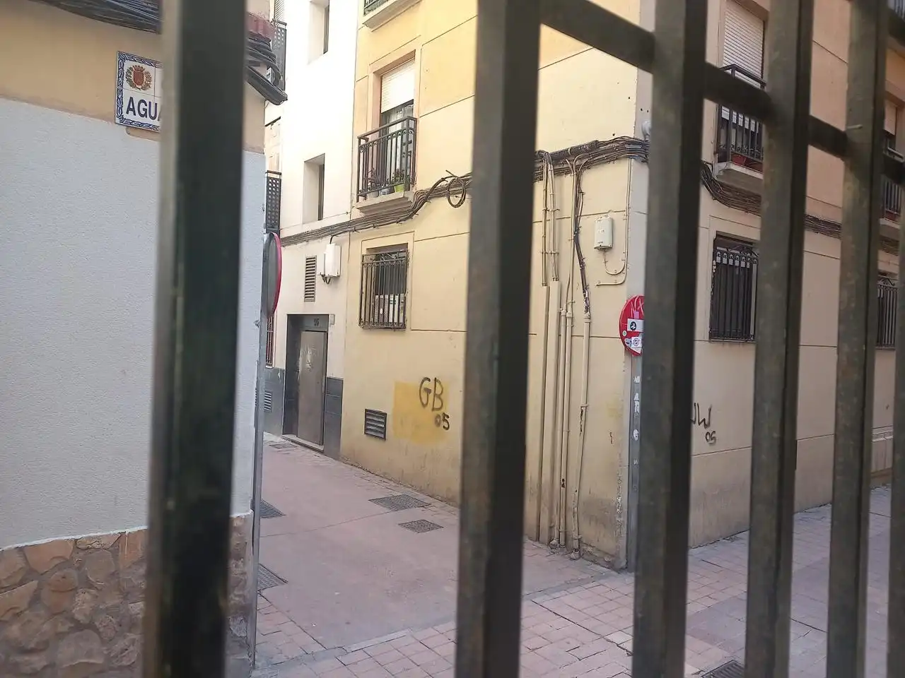 Außenansicht von Erdgeschoss zum Verkauf in Zaragoza mit Heizung und Abstellraum