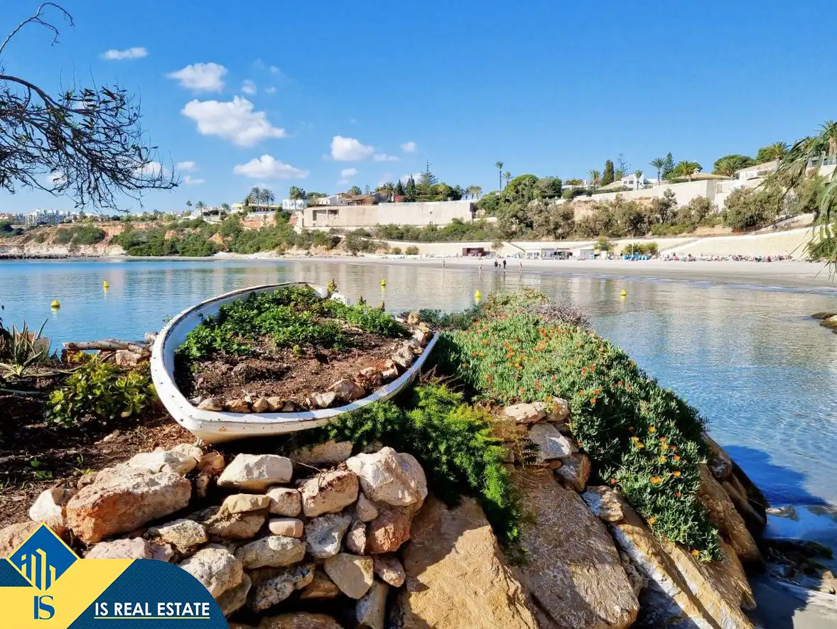 Außenansicht von Wohnungen zum Verkauf in Orihuela mit Klimaanlage, Heizung und Terrasse
