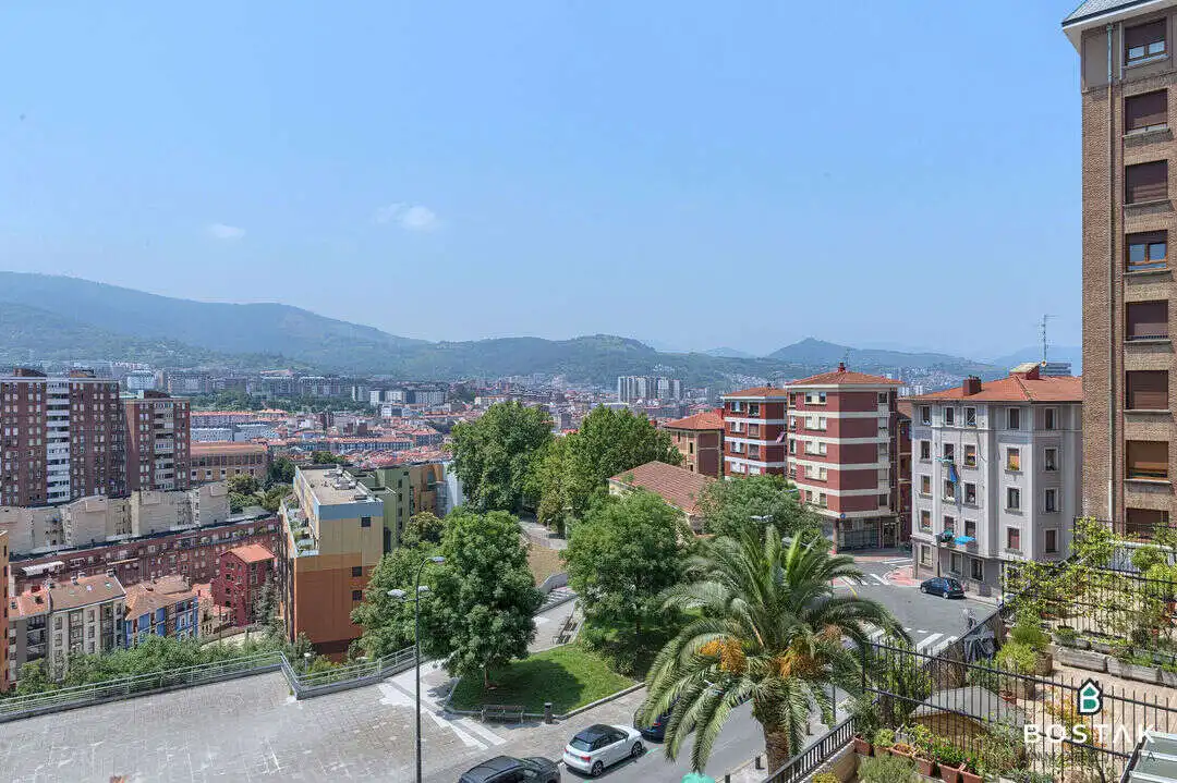 Außenansicht von Wohnung zum Verkauf in Bilbao  mit Heizung, Terrasse und Möbliert