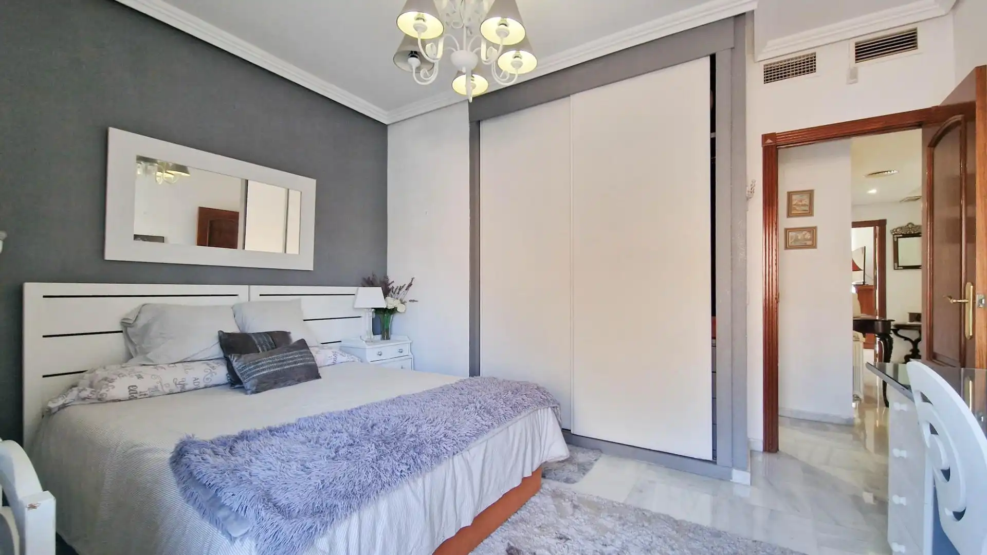 Dormitori de Casa adosada en venda en Badajoz amb Aire condicionat, Jardí privat i Terrassa