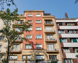Vista exterior de Pis en venda en  Barcelona Capital amb Parquet, Terrassa i Balcó