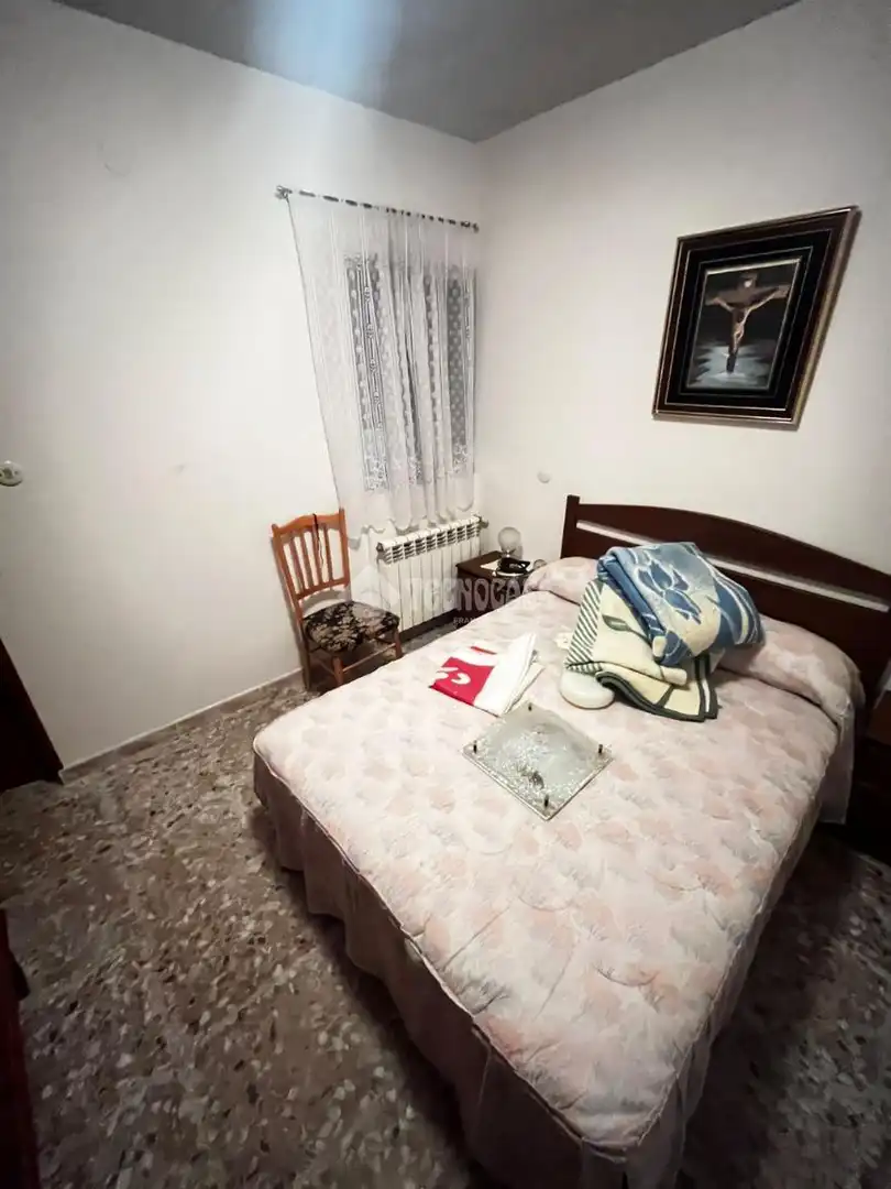 Habitación de Casa adosada en venta en Puertollano con Calefacción