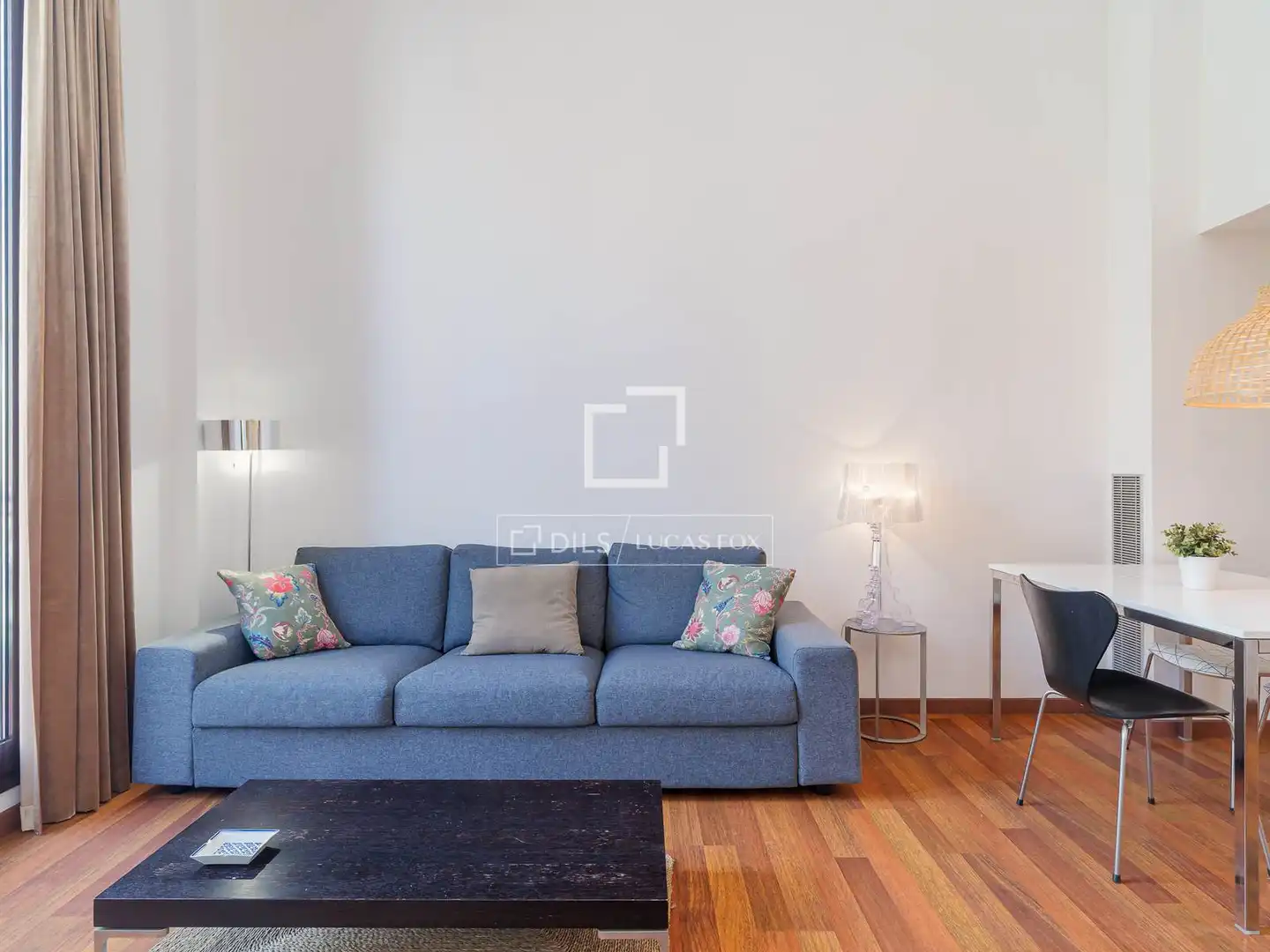 Wohnzimmer von Wohnung zum Verkauf in Barcelona mit Klimaanlage, Heizung und Parkett