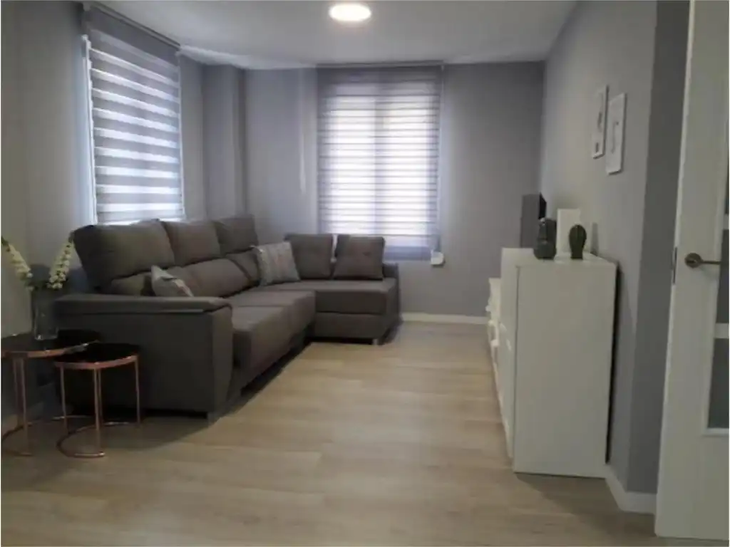 Wohnung zur Miete in Calle Linares, Nou Moles, L'Olivereta