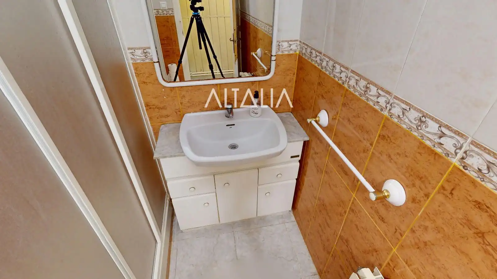 Baño de Casa adosada en venta en Fuentes con Calefacción, Terraza y Trastero