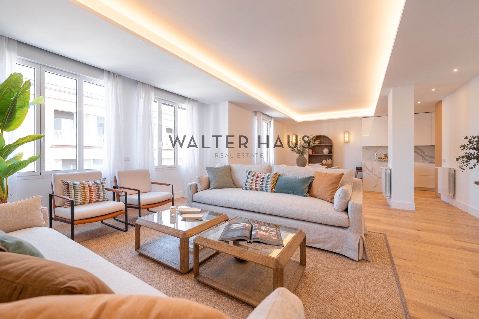 Living room of Flat for sale in  Madrid Capital  with Air Conditioner, Heating and Furnished