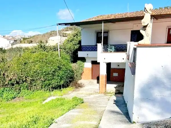 Vista exterior de Casa o xalet en venda en Vélez-Málaga amb Aire condicionat, Jardí privat i Terrassa