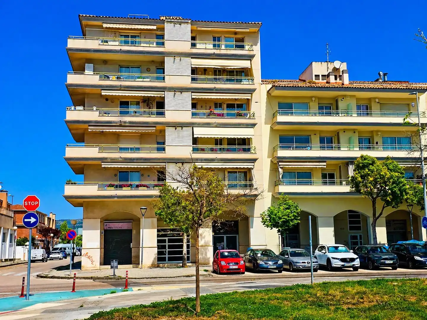 Vista exterior de Àtic en venda en Vilanova i la Geltrú amb Calefacció