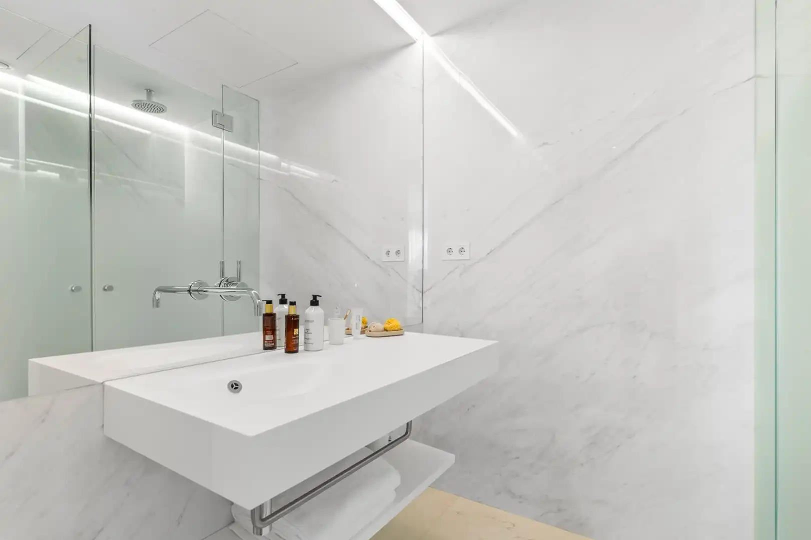 Bathroom of Flat for sale in Barcelona  with Air Conditioner, Heating and Terrace