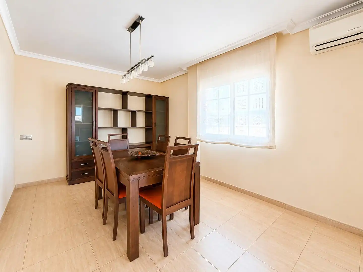Comedor de Ático de alquiler en Almería con Aire acondicionado, Terraza y Amueblado