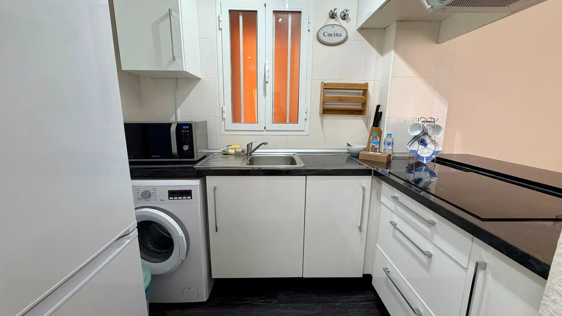 Cocina de Apartamento de alquiler en Benalmádena con Aire acondicionado, Calefacción y Terraza