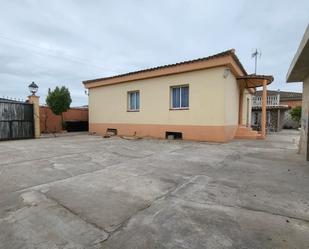 Vista exterior de Casa o xalet en venda en El Puerto de Santa María amb Aire condicionat, Jardí privat i Terrassa