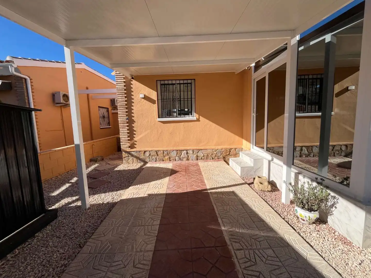 Vista exterior de Casa o xalet en venda en Orihuela amb Aire condicionat, Calefacció i Terrassa