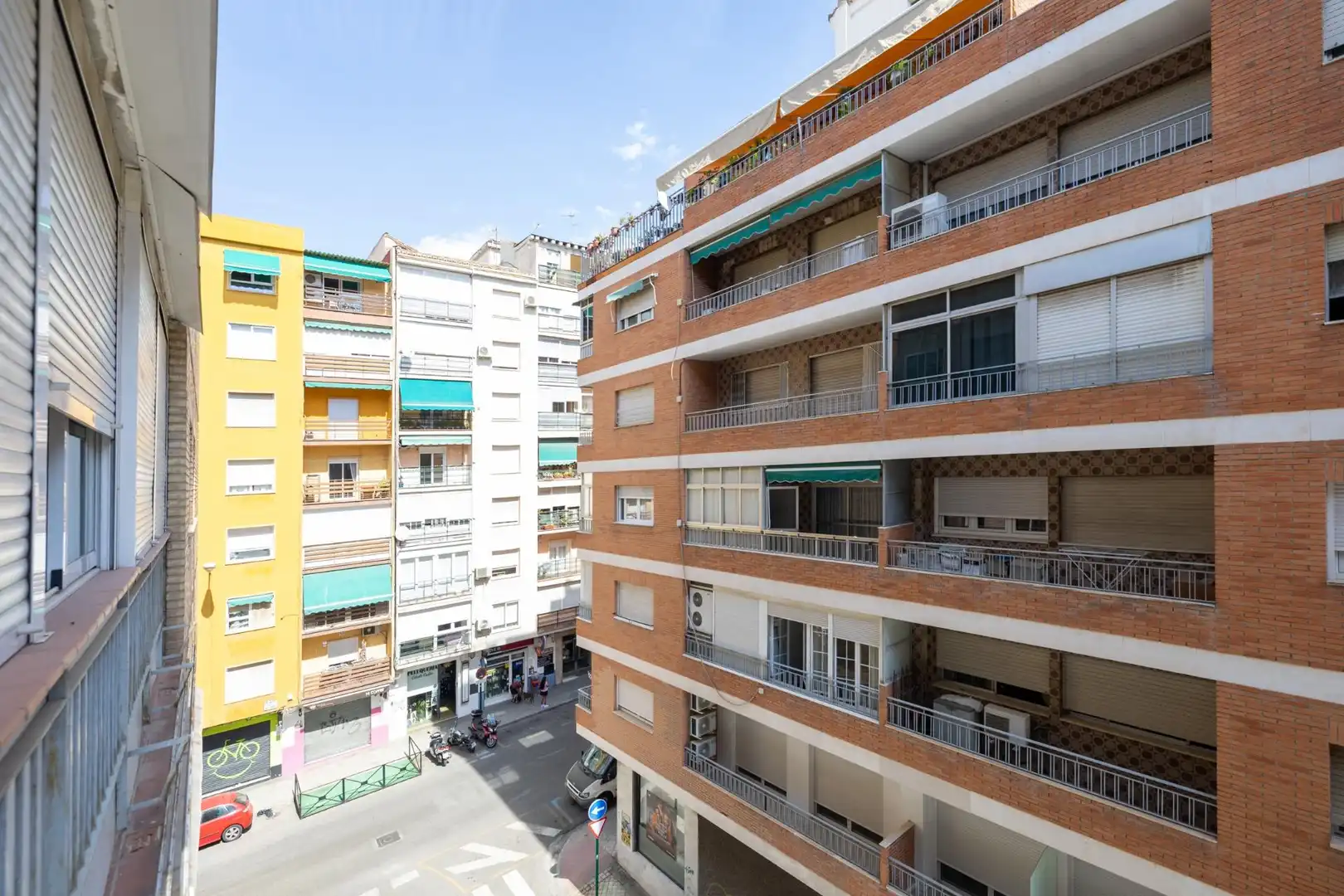 Vista exterior de Pis de lloguer en Granada amb Calefacció, Terrassa i Moblat