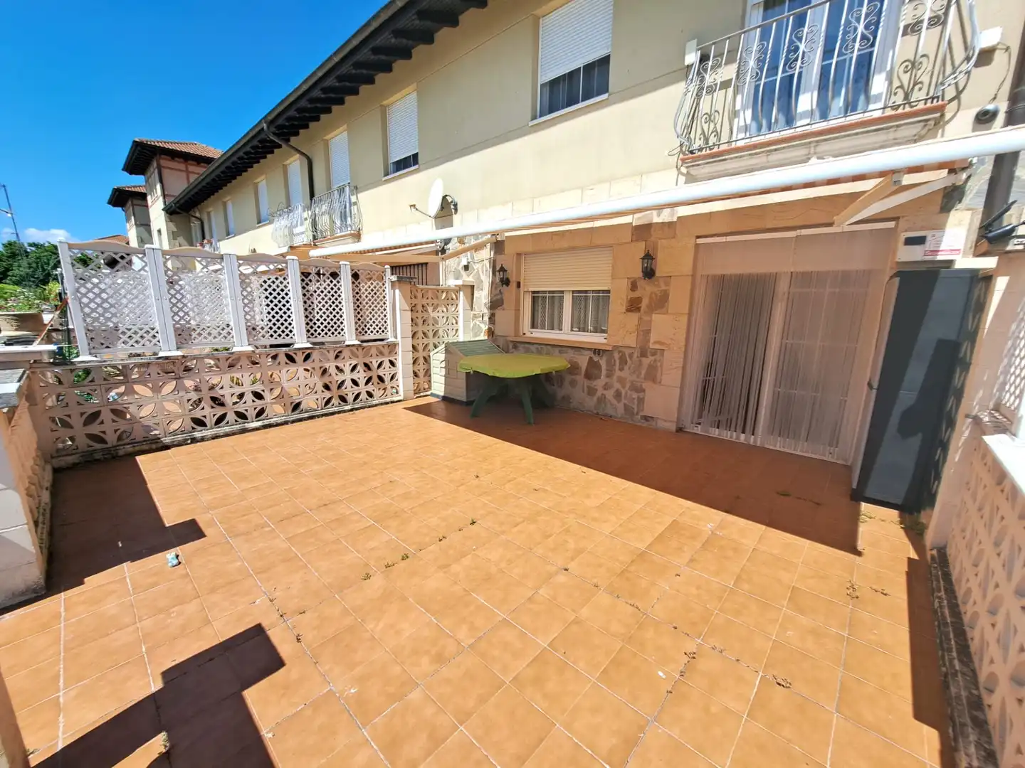 Terrasse von Einfamilien-Reihenhaus zum Verkauf in Zarratón mit Heizung, Terrasse und Möbliert