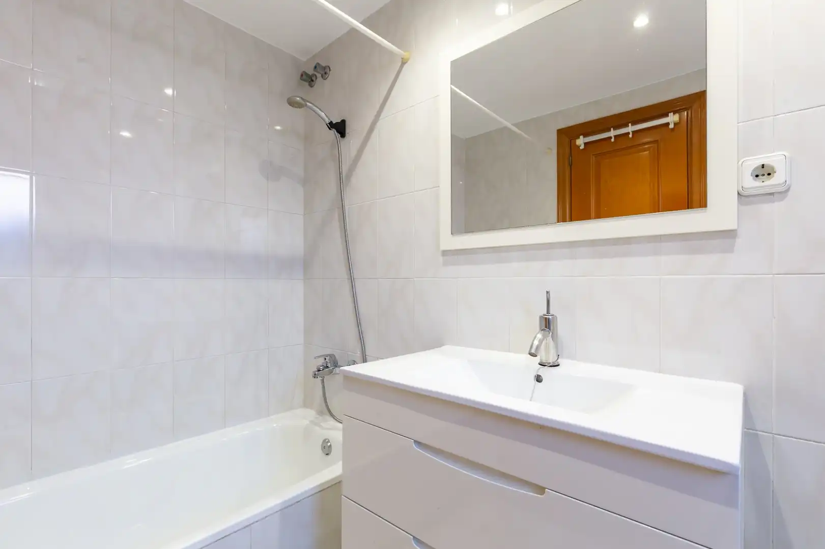 Bathroom of Ground floor for sale in Sant Joan Despí  with Air Conditioner, Heating and Terrace