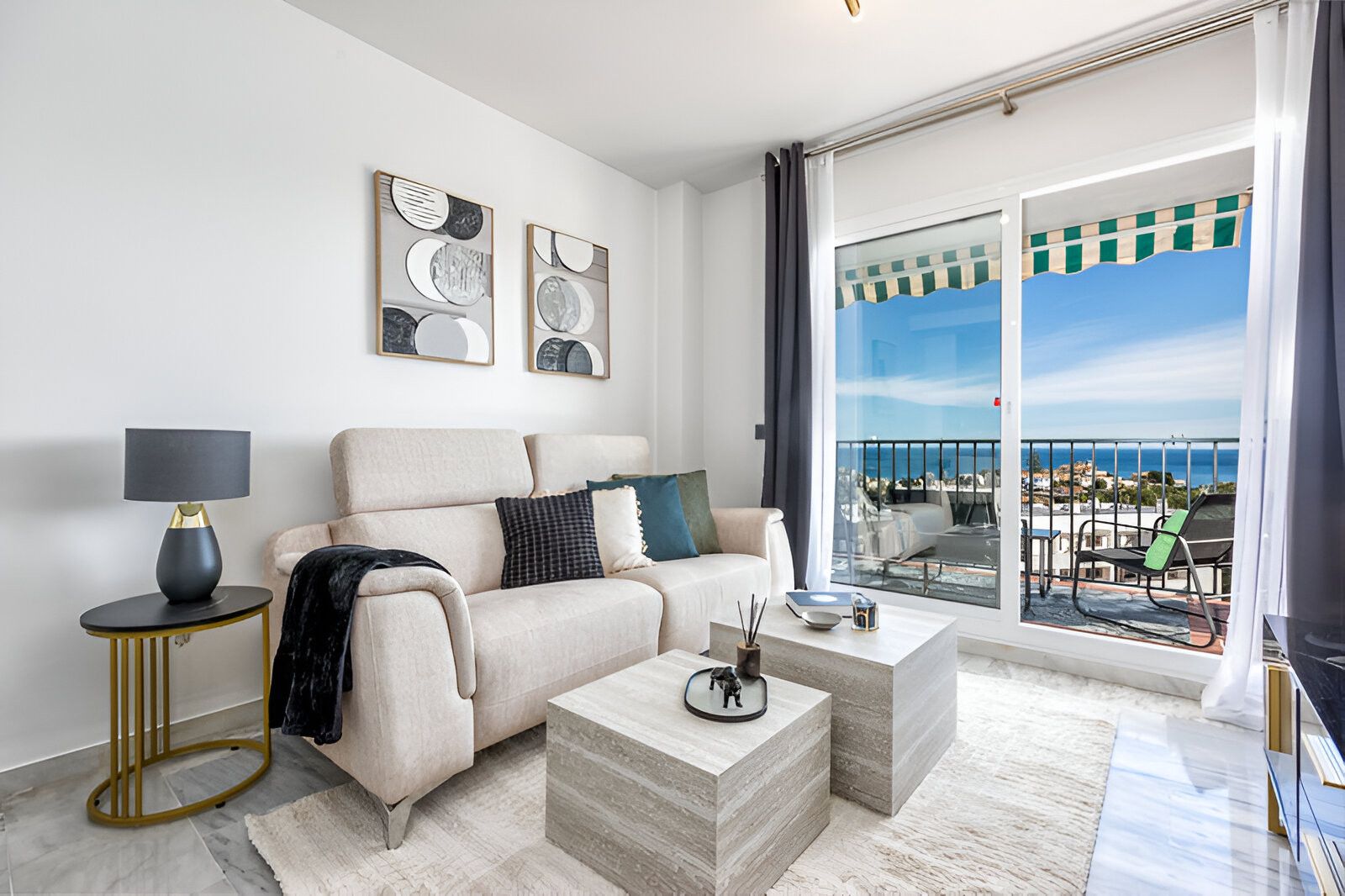 Sala d'estar de Apartament en venda en Málaga Capital amb Aire condicionat, Terrassa i Piscina
