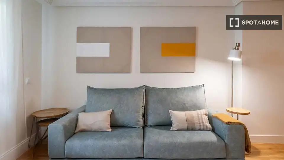 Living room of Flat for rent in Madrid  with Air Conditioner, Heating and Furnished