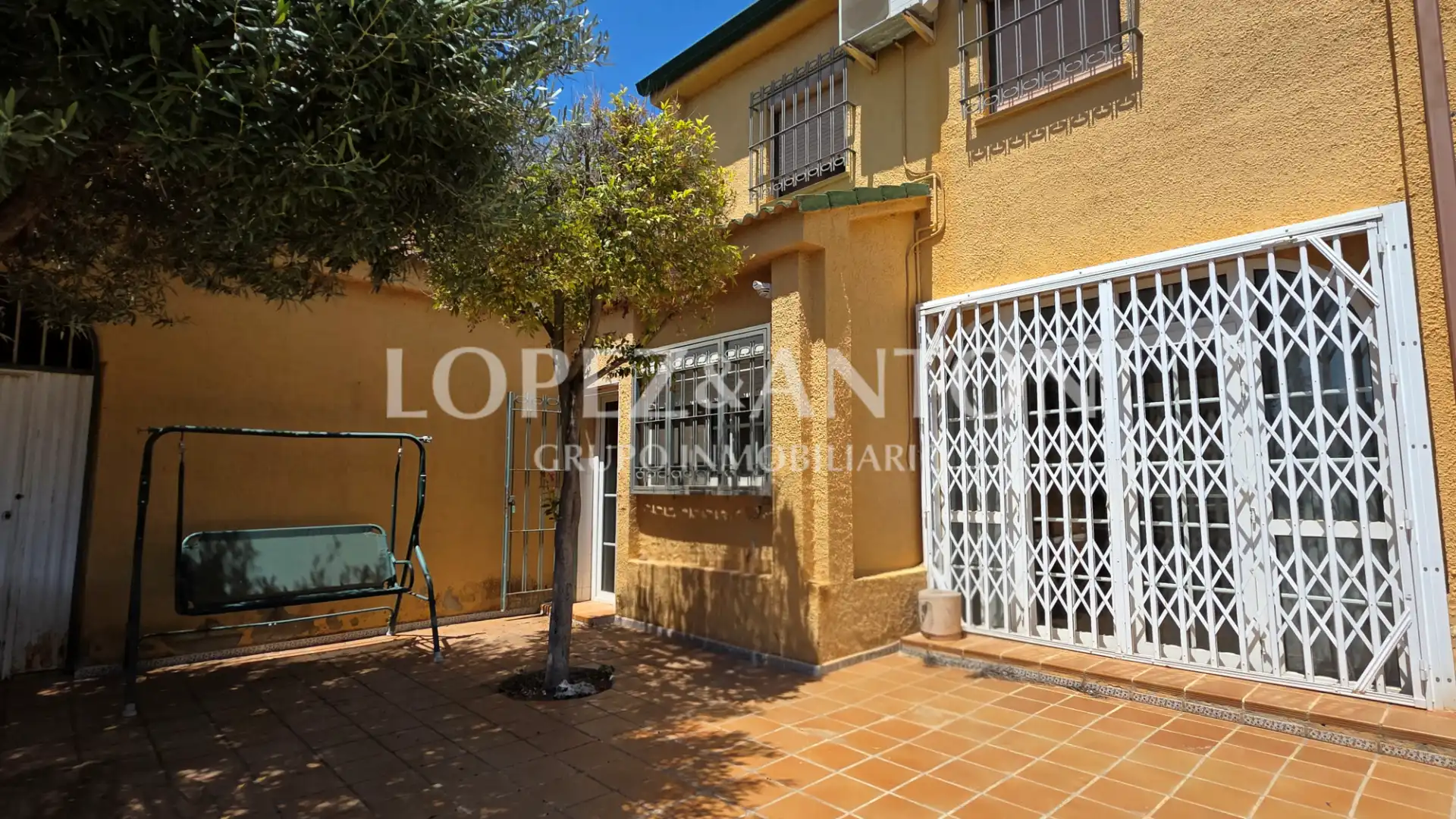 Vista exterior de Casa o chalet en venta en San Antonio de Benagéber con Aire acondicionado, Calefacción y Jardín privado