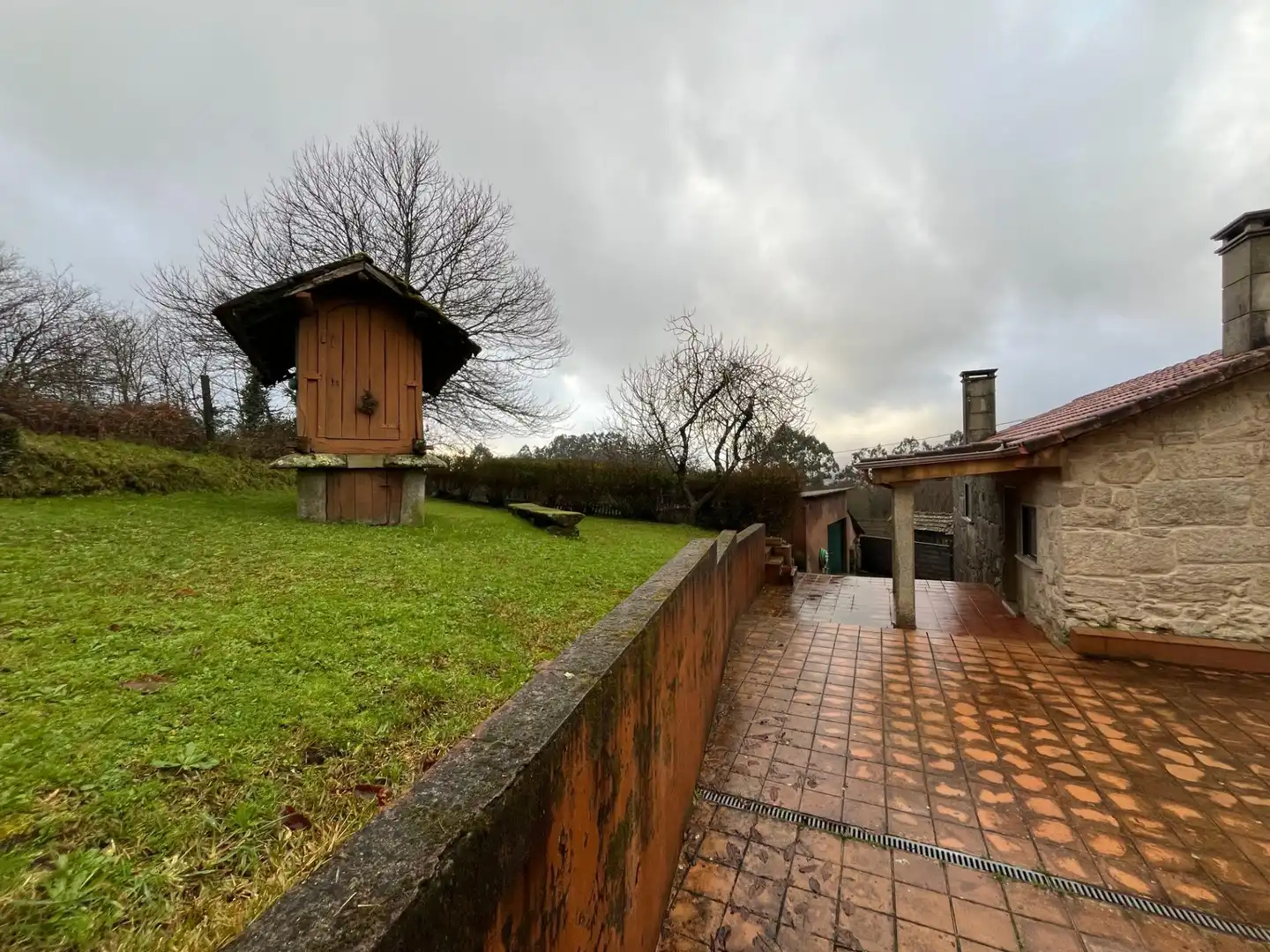 Vista exterior de Casa o xalet en venda en Covelo amb Calefacció, Jardí privat i Traster