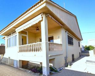 Vista exterior de Casa o xalet en venda en Vilanova i la Geltrú amb Calefacció, Jardí privat i Terrassa