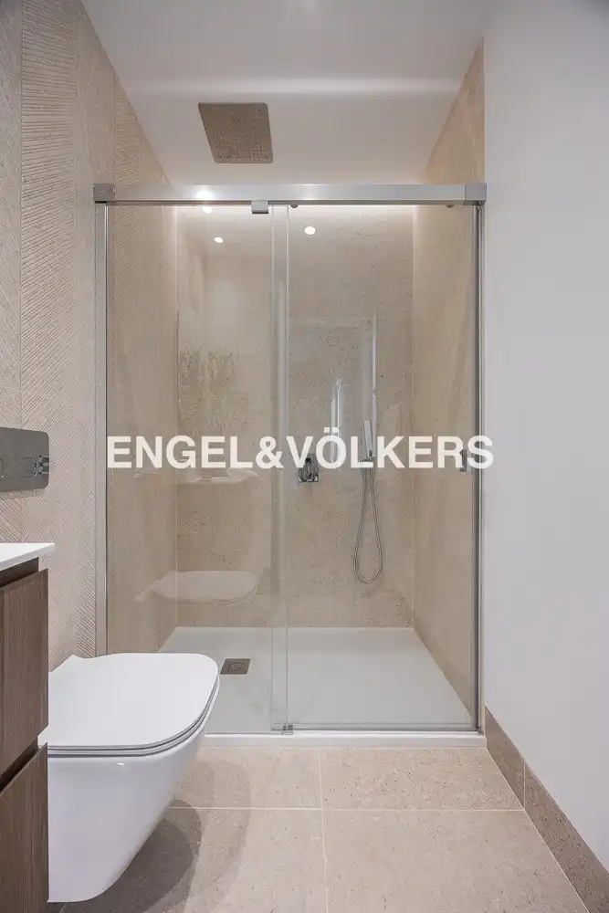 Bathroom of Flat for rent in Barrio de Salamanca