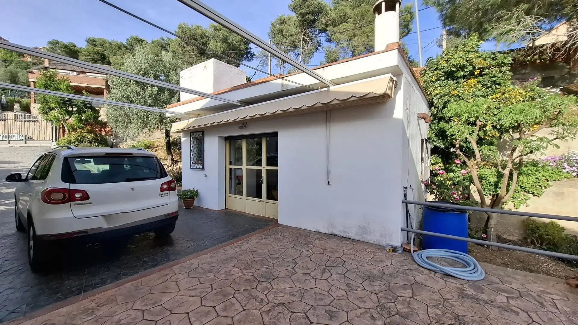 Vista exterior de Casa o xalet en venda en Vallirana amb Aire condicionat, Calefacció i Terrassa