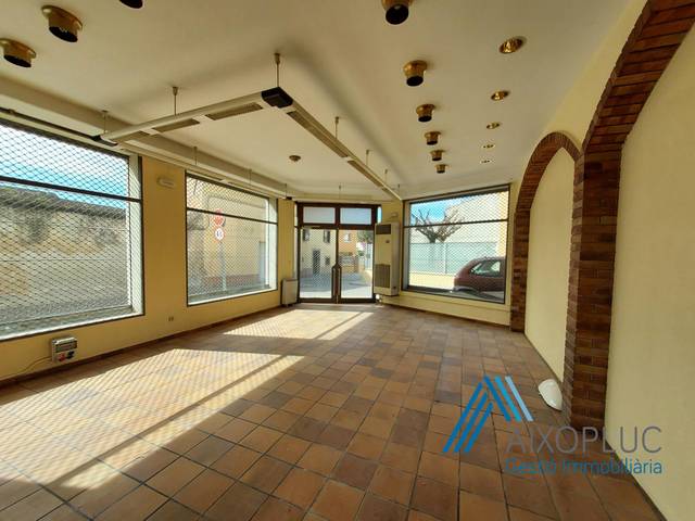 Local comercial en Alquiler en de Lluís Companys en Olèrdola
