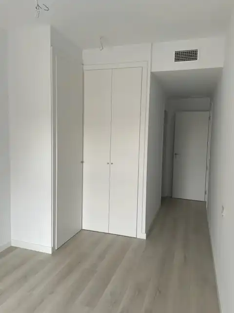 Habitación de Piso en venta en Sevilla con Aire acondicionado, Jardín privado y Trastero