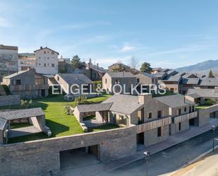 Vista exterior de Casa o xalet en venda en Fontanals de Cerdanya amb Calefacció, Jardí privat i Parquet