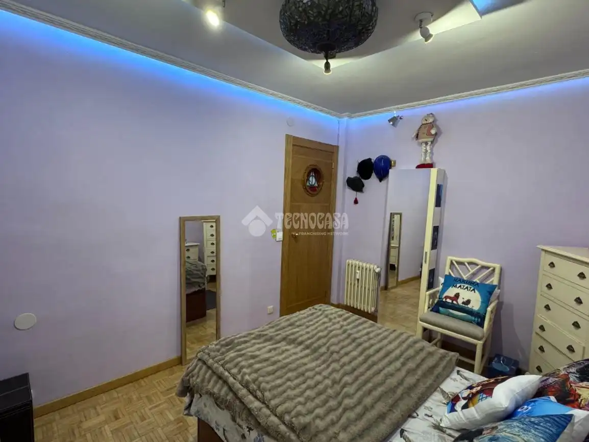 Habitación de Piso en venta en León Capital  con Calefacción y Parquet
