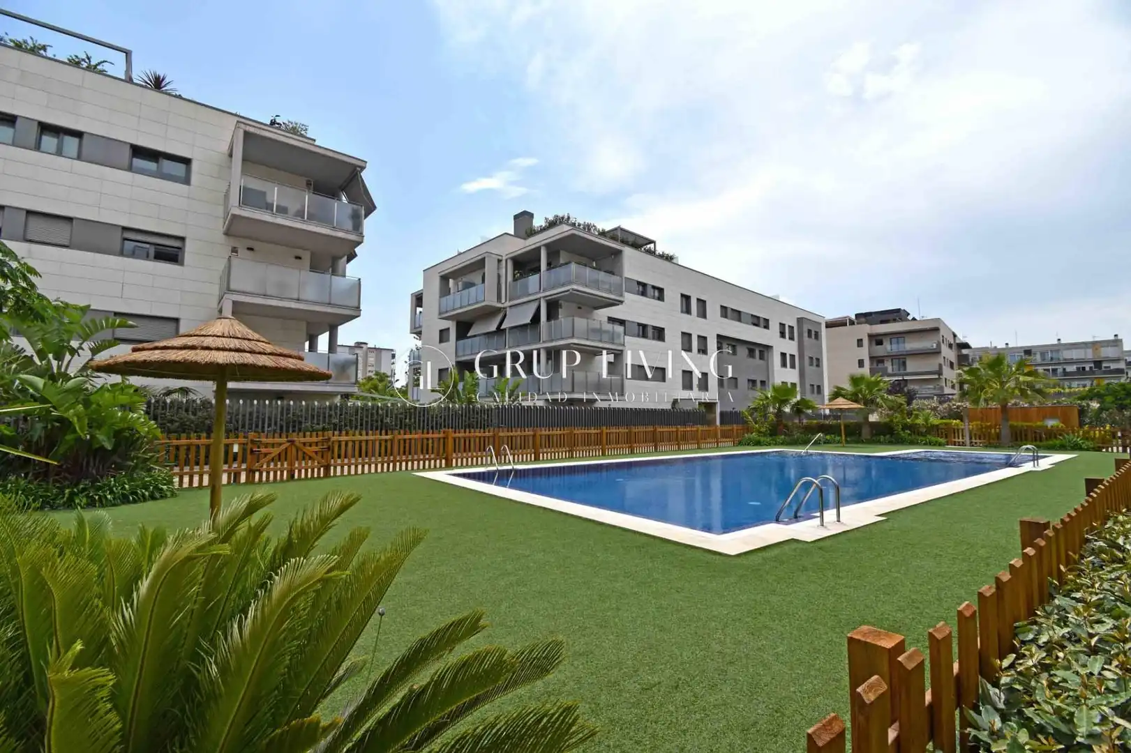 Piscina de Piso en venta en Sitges con Aire acondicionado, Calefacción y Jardín privado